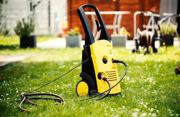 Best Animal Enclosure Cleaning  in Salem, SD